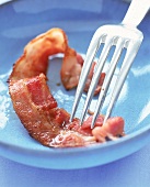 Knusprig gebratene Scheibe Bacon, Frühstücksspeck