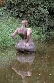 Skulptur im Teich bei Trebon