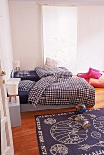 Schlafzimmer mit zwei einzelnen Betten,blau/karierter Bezug