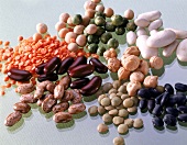 verschiedene Sorten Hülsenfrüchte: Linsen,Erbsen,Bohnen, IB