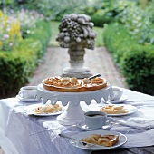 Italienischer Apfelkuchen mit Mürbe -teig und Aprikosenkonfitüre