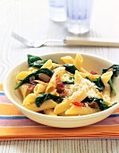 Penne with spinach and almonds in bowl