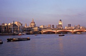 Blick über die Themse auf London 
