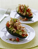 gefüllte Avocado mit Krabben,Gurkenund Tomatenwürfeln,Schnittlauch