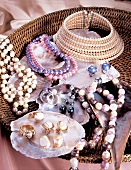 Schmuck mit Perlen, Ringe Ketten, Ohrringe,Armbänder