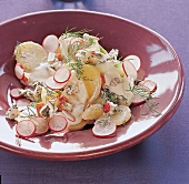 Kartoffelsalat mit Roquefort und Radieschen, Dill