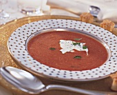 Tomatensuppe mitBasilikum-Cremefraiche