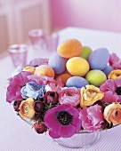 Blütenkranz aus Anemonen und Ranunkeln, Nest für Deko-Eier m. Glitzer