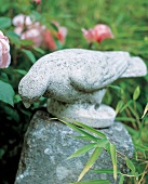 Taube aus Stein, Kunst im Garten 