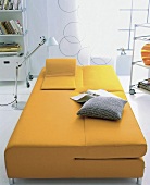 Flexible Möbel, gelbes Gästebett vielfach verstellbar