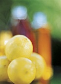 Mehrere Zitronen z.T. unscharf,close up