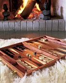 Backgammon-Spiel aus massivem Holz 