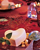 Mango-Parfait in Herzform, Pesto Candlelight Dinner, Teelichter