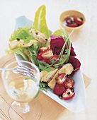 Huhn mit Erdbeeren und grünem Pfeffer, grüner Salat