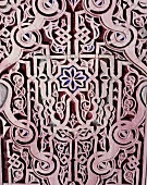 Gästehaus Dar Mouassine, Marrakesch, Detail einer geschnitzten Tür Orient