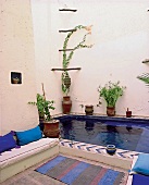 Gästehaus Dar Mouassine, Marrakesch, Pool mit Pflanzen