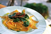 Toskana, Gericht, Maltagliatti mit Spinat und Lamm, Pistazien