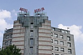 Hotel Berlin in Hamburg Schriftzug Außenansicht