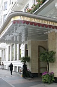 Fairmont Vier Jahreszeiten-Hotel-Hamburg Gebaeudefassade Gebäudefassade