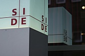 Side-Hotel AmbienteHotel-Hamburg Saeule mit Namen