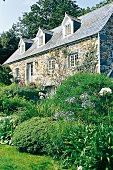 Der Garten des Hotels Mille Fleurs auf Guernsey, England