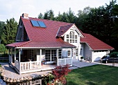 Holzhaus im amerikanischen Stil direkt am Waldrand gelegen
