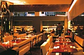 Weinbar in London, innen, Osteria di Isola, Restaurant, Gäste
