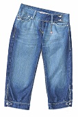Jeans im Dreiviertel-Bundhosenschnitt und gelben Steppnähten