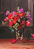 Blumenstrauß mit Sommerblumen in Vase Dekoration, Studio, innen