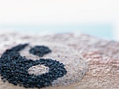 Balance. Verschiedene Sandsorten Symbol für Yin und Yang