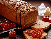 Sliced spelt whole meal bread and tomatoes
