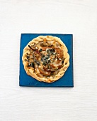 Handpizza mit Birnen und Frischkäserahm