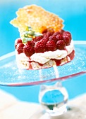 Cheesecake with raspberries and puffed rice