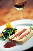 Geflügelterrine mit geräucherter Entenbrust und frische Ale