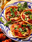 Mini-Pizzen mit Schinken italienisch