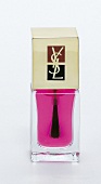 Nagellack mit Gloss-Effekt v. Yves Saint Laurent in Pink, Flasche zu