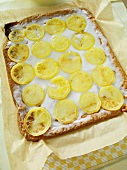 Zitronenkuchen aus Rührteig mit Olivenöl, Zitronenscheiben