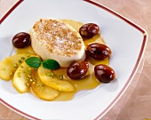 Creme caramel mit Zimt, Äpfeln und Pflaumenkompott