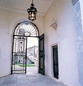 Das Eingangstor zum Castello San Salvatore in Vendig, Italien