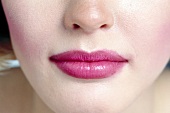 Lippen falsch geschminkt in Pink 