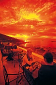 Terrasse des Restaurants Azur bei Sonnenuntergang