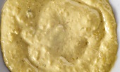 Gelbe Joghurtsoße, close-up. 