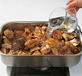 Beef.  Glace zubereiten, Knochen mit Wasser bedecken: Step 3