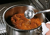 Beef.  Gulasch zubereiten: Wasser zugießen, Step