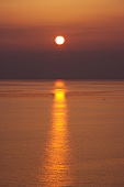 Malerischer Sonnenuntergang über dem Genfer See.