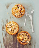 Three vegetable tartlets with three forks