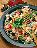 Appenzeller Reissalat mit Oliven, Paprika, Käse, Schinken und Tomaten