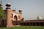Indien, Agra, Eingangsgebäude vom Taj Mahal