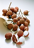 Whole and peeled lychees