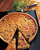 Wild aus aller Welt, Quiche m. Hirschfleisch und -salami auf Blech